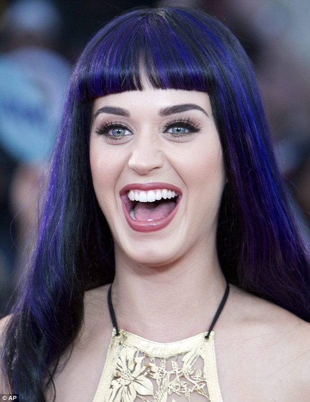 Cận cảnh vẻ đẹp của Katy Perry tại MMVAs
